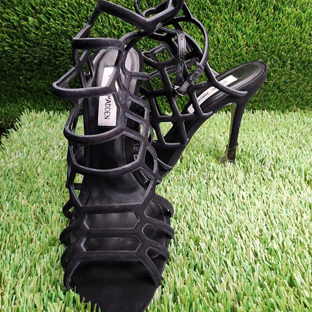 STEVE MADDEN | Slithur Black Nubuck Leather Caged Heels in Excellent Condition